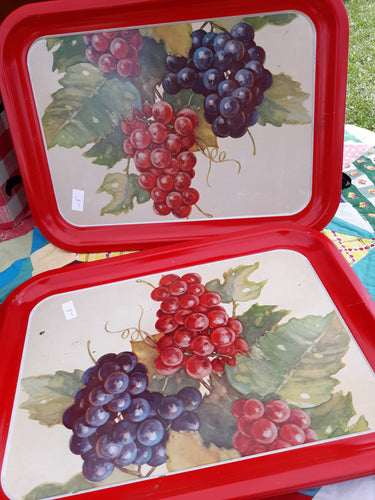 Grape cafe lunch trays