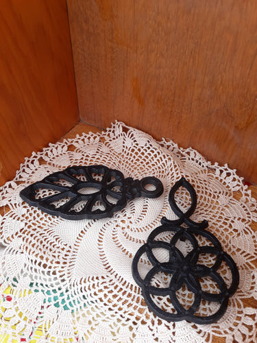 Pair trivets