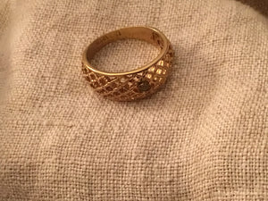 Gold woven ring with rhinstone