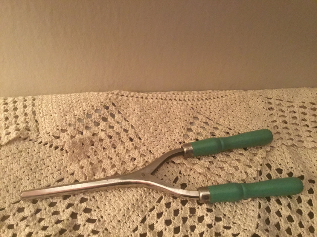 Antique hotsell curling iron