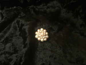 Glitzy pearl magnet